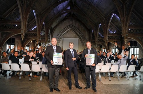 Certificaat erkend duurzaam plus groepsfoto