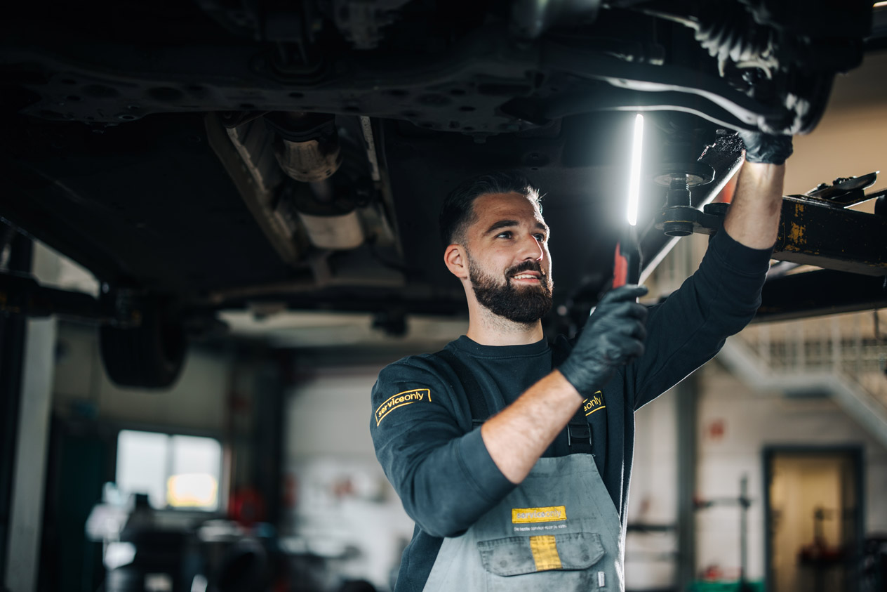 ServiceOnly monteur met inspectielamp