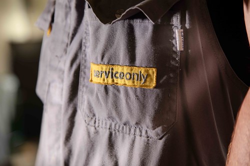 ServiceOnly logo op kleding