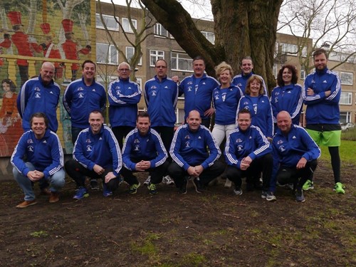 groepsfoto van werknemers die deelnemen aan Roparun